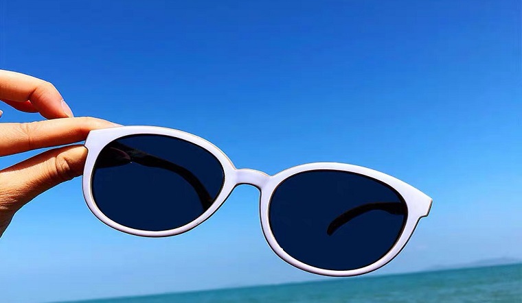 Tròng kính chống tia UV chỉ dùng vào mùa hè?